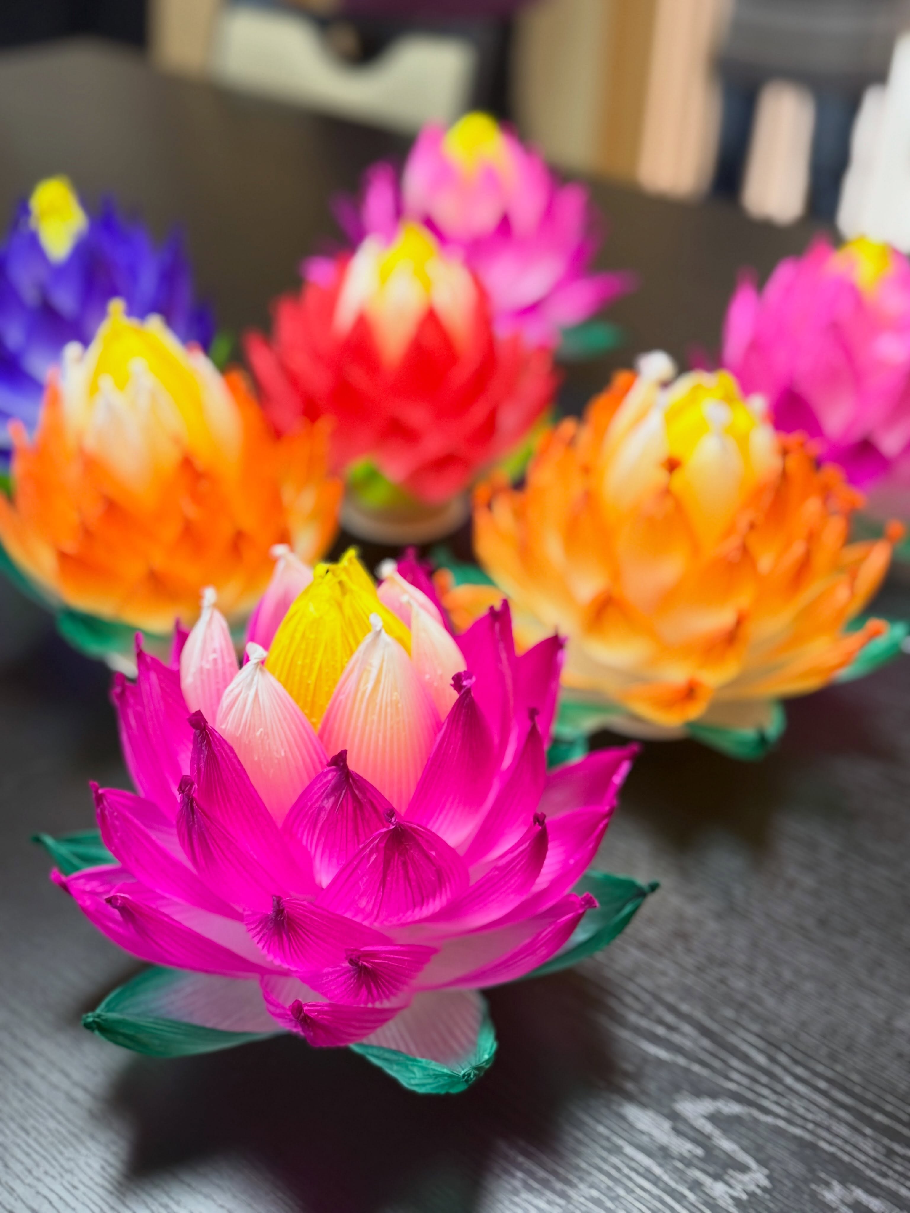 蓮の紙花作りワークショプのお知らせ🌸

今年のお盆は蓮の花を手作りしてお飾りしてみてはどうでしょうか？🌸

とき：8月4日(火)10:00〜
場所：願應寺 講堂
参加費：300円(お茶菓子付き)

お申し込みはHPお問合せフォーム
又は、お電話でお願い致します。

#願應寺
#稲沢市
#浄土真宗
#お盆の花 
#お盆の準備