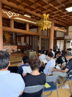 納骨法要

8月8日に1日目の納骨法要をお勤め致しました。

暑い中、ご参詣くださいました皆さま
誠にありがとうございました🙏

2日目は8月11日になります。

ご参詣、お待ちしております。

合掌

#願應寺
#納骨法要
#ご先祖様にご挨拶 
#浄土真宗
#稲沢市